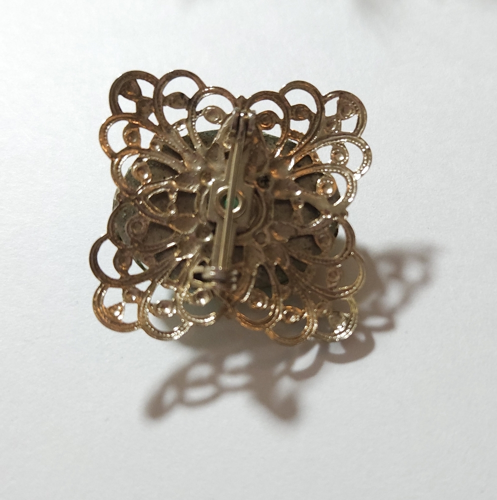 Vintage Faux Jade Carved Flower Gold Tone Brooch - Picture 6 of 9